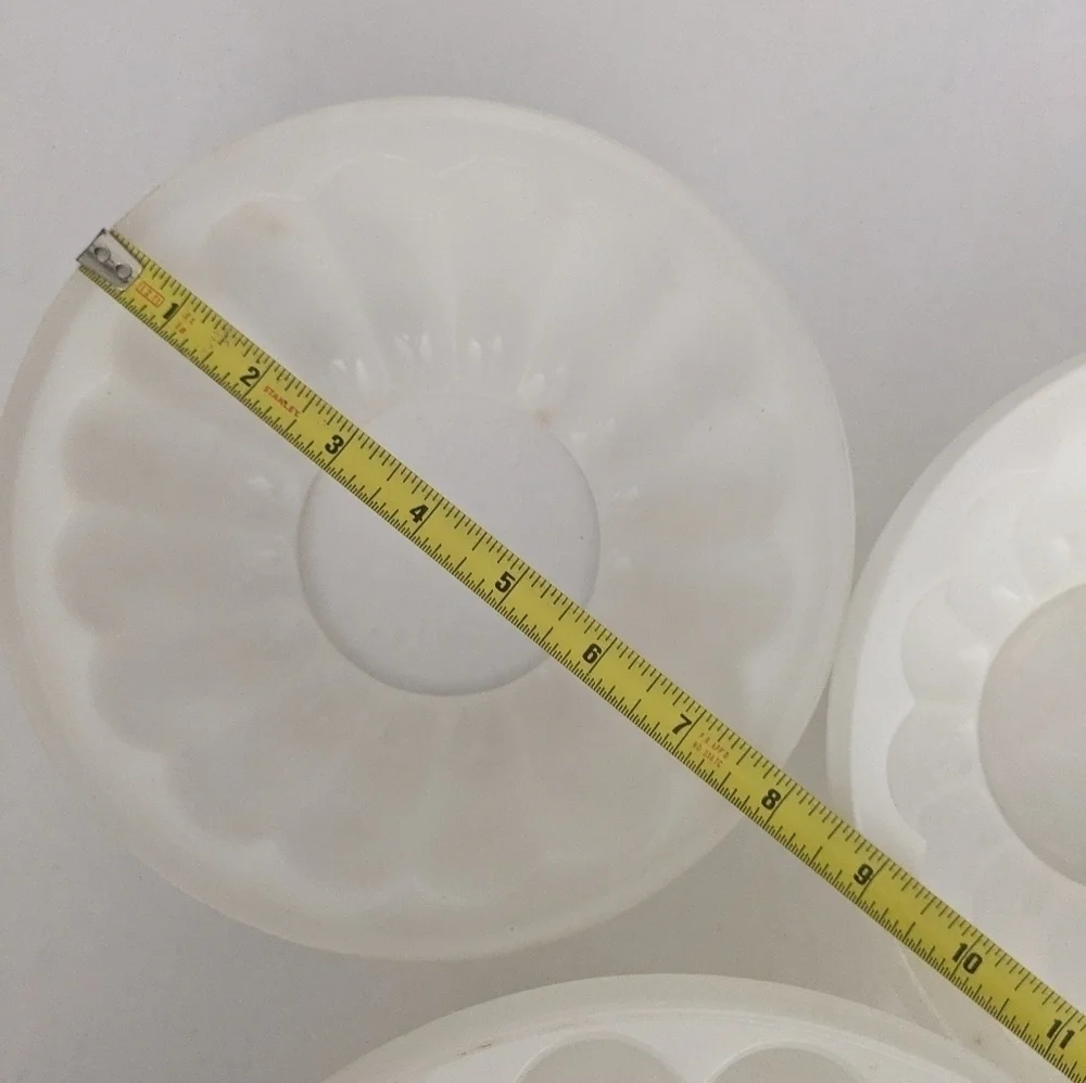 Tupperware Jello Molds, see pics on what's included. 5 pieces, no lids